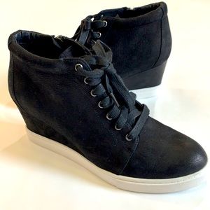 Caslon Axel Wedge Sneaker, Black Oiled Nubuck, 7.5